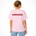 Oversized rosa T-Shirt "Dorfkind" für Damen und Herren - Streetwear-Style.