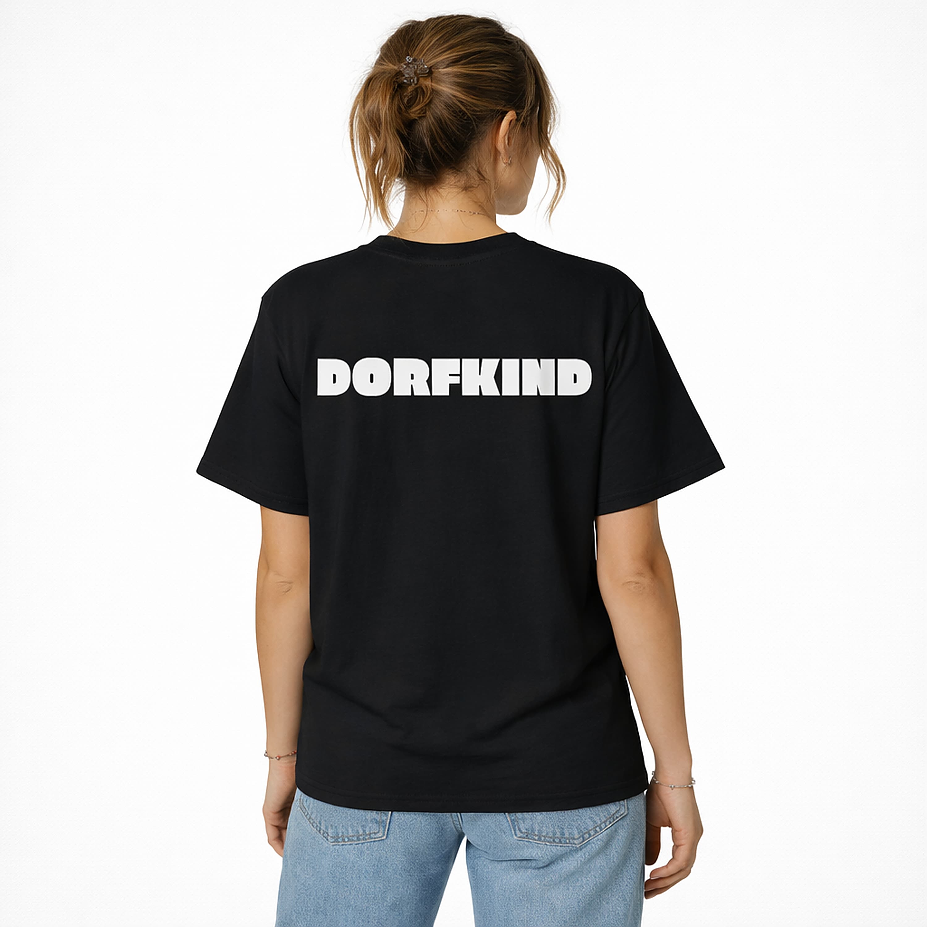 Oversized schwarzes T-Shirt "Dorfkind" für Damen und Herren - Streetwear-Style.