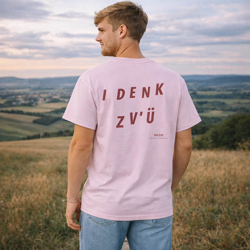 Oversized rosa T-Shirt "I denk z'vü" für Damen und Herren - Streetwear Style.